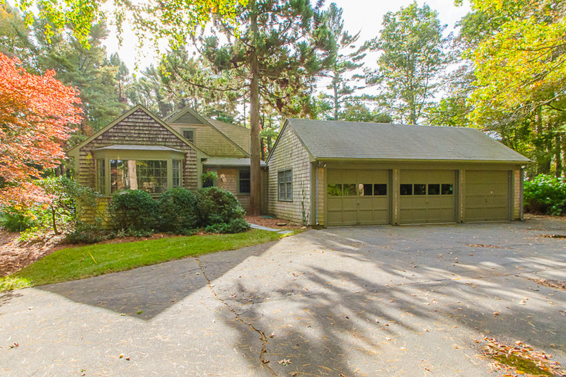 10 Holly Road, Marion, MA 02738 SOLD LISTING, MLS 21309012 Robert