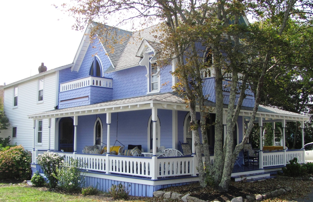 16 Pequot Ave, Oak Bluffs, MA 02557, Downtown Oak Bluffs Anchor