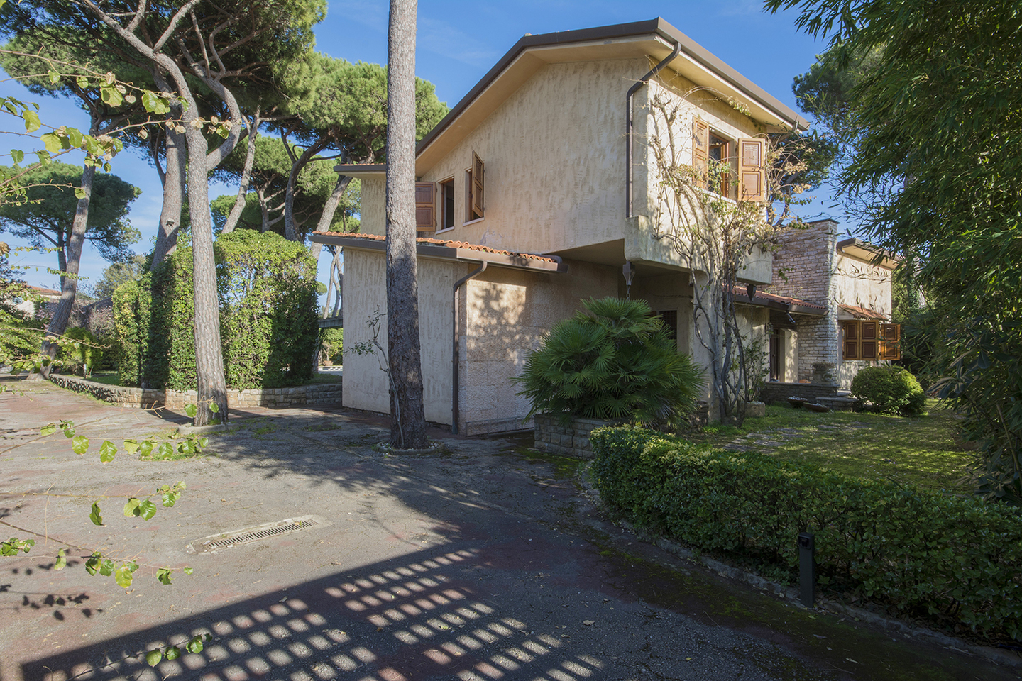 For Sale: Villa Serena On The Tuscan Coast Of Versilia, Forte dei Marmi ...