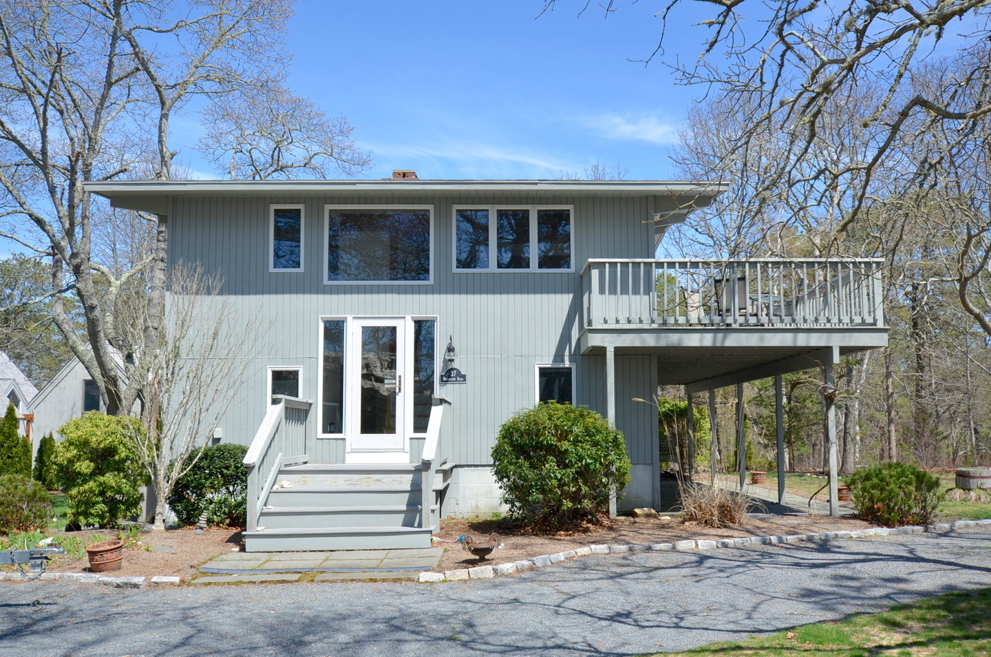 For Lease 37 Waterview Rd., Oak Bluffs, MA 02557 3 Beds / 1 Full