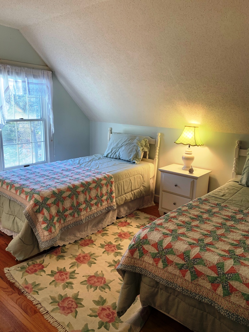 Sold 21 Windsor Drive, Edgartown, MA 02539 799,000