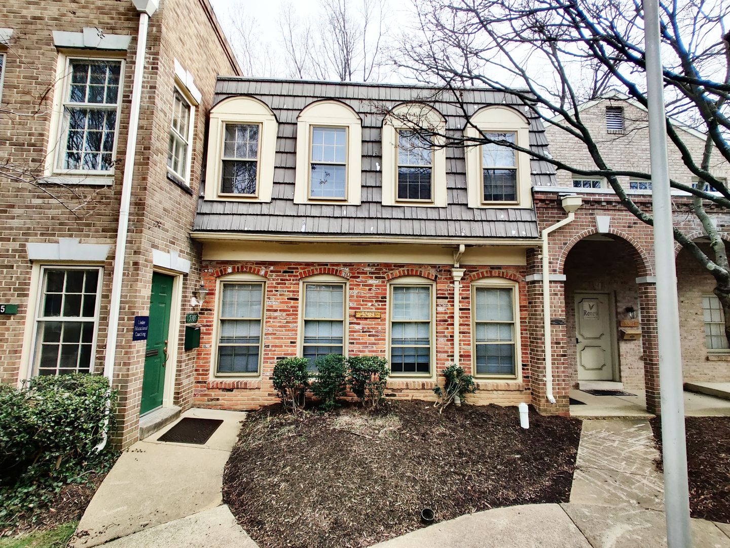 Sold 5303 Lee Highway, 4, Arlington, VA 22207 885,000