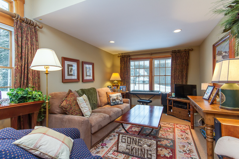 SBR3 Trailside 4 BR Condo Ski Directly On And Off Old Log Road