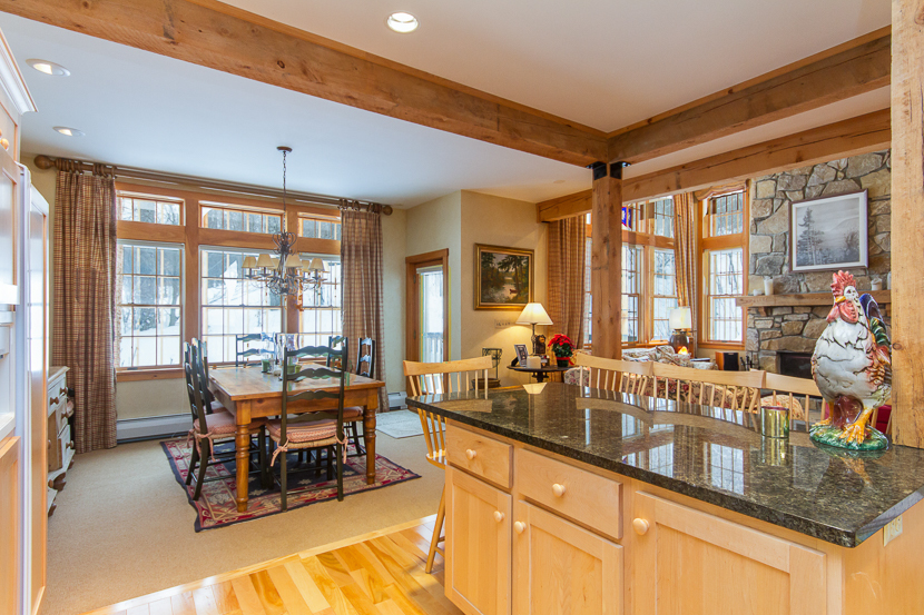 SBR3 Trailside 4 BR Condo Ski Directly On And Off Old Log Road