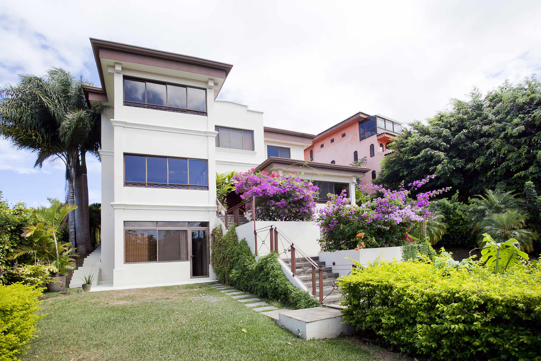 Villa Real, Santa Ana | Villa Real Properties For Sale